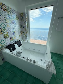 Sky Deluxe Tub