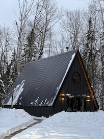 A beautiful winter wonderland and close to hiking, Apostle Island and Bayfield. Great location!