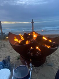Love the fire pit behind glass. Excellent place to enjoy the sunset.