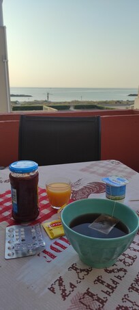 Petit déjeuner au soleil levant