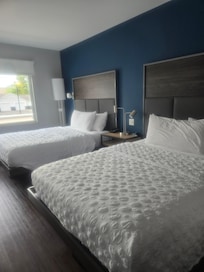 Queen room