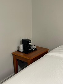 Random coffee pot where you should have a lamp, JOKE