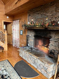 The fire place kept us warm🔥