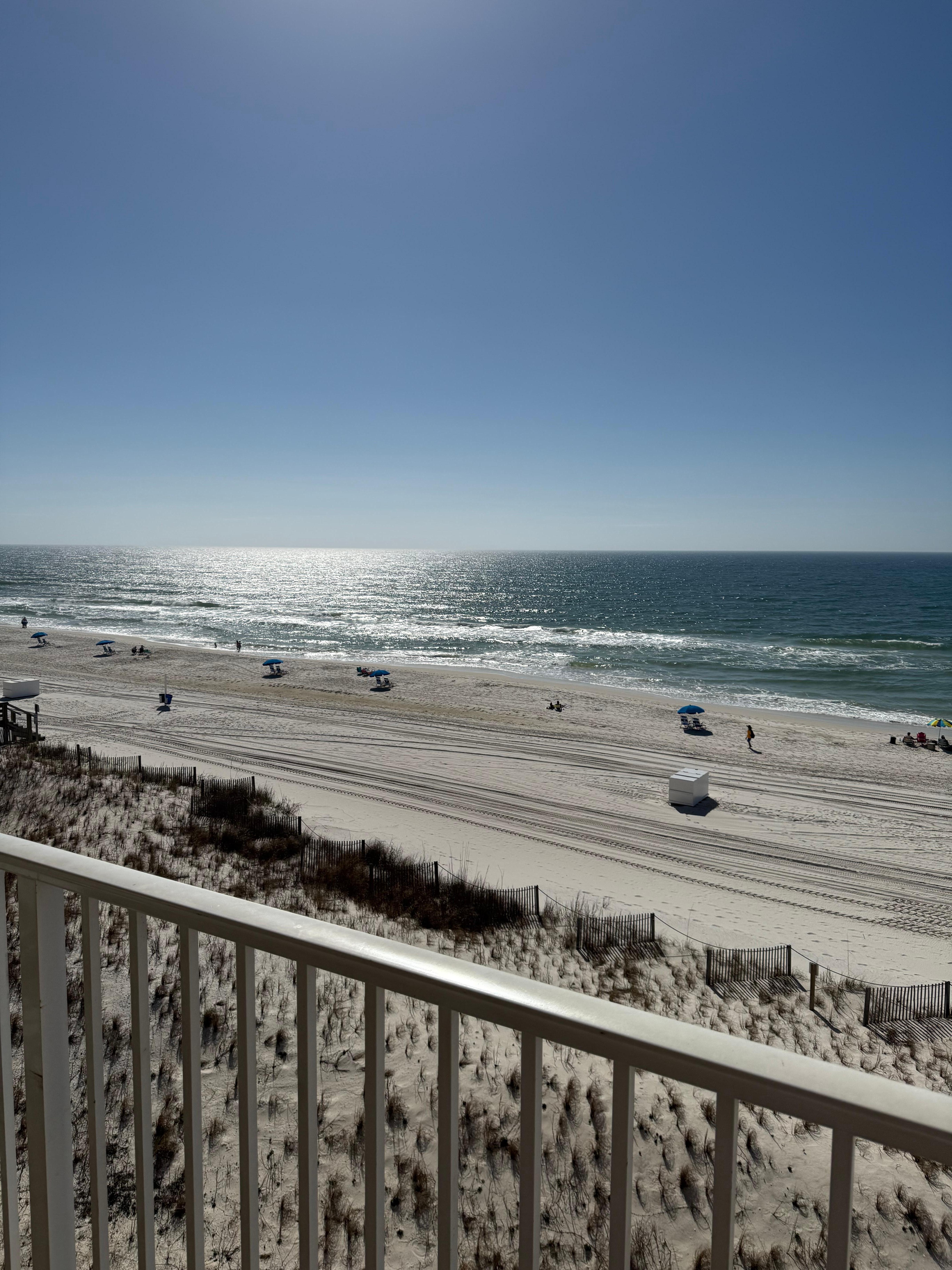 A shimmer and white sand