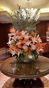 Flores perfumadas por todo hotel