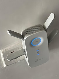 5G fast WiFi in hallways