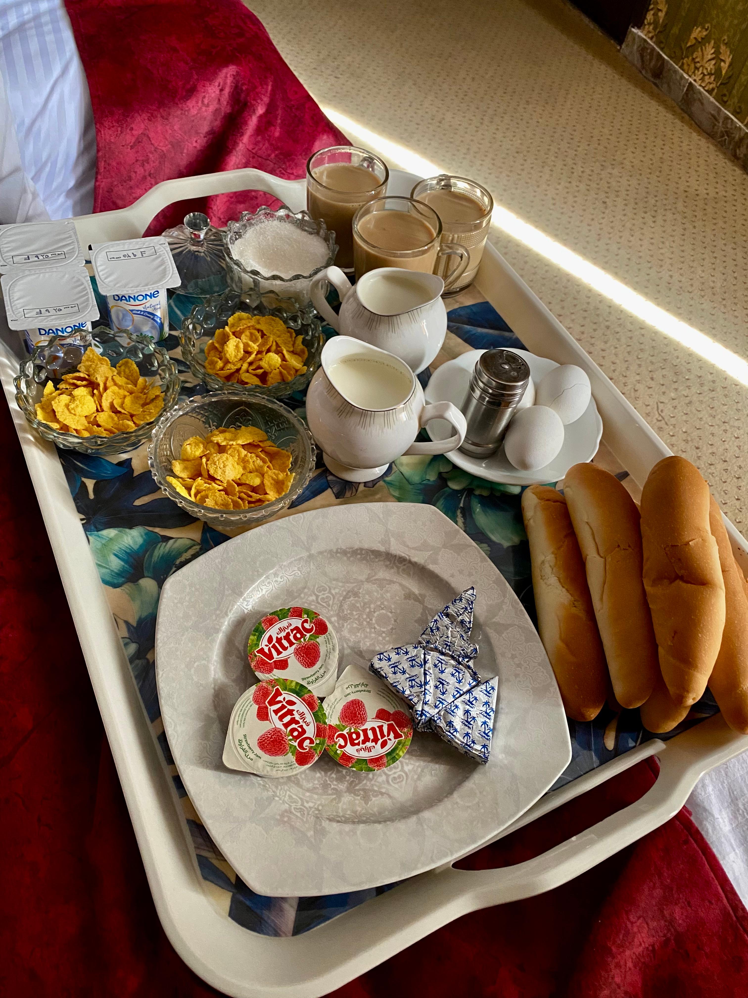 Petit dej dans la chambre 