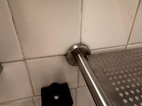 Alles locker und kurz vor dem abfallen! Und das war nur das Badezimmer…im Zimmer selbst war es ähnlich