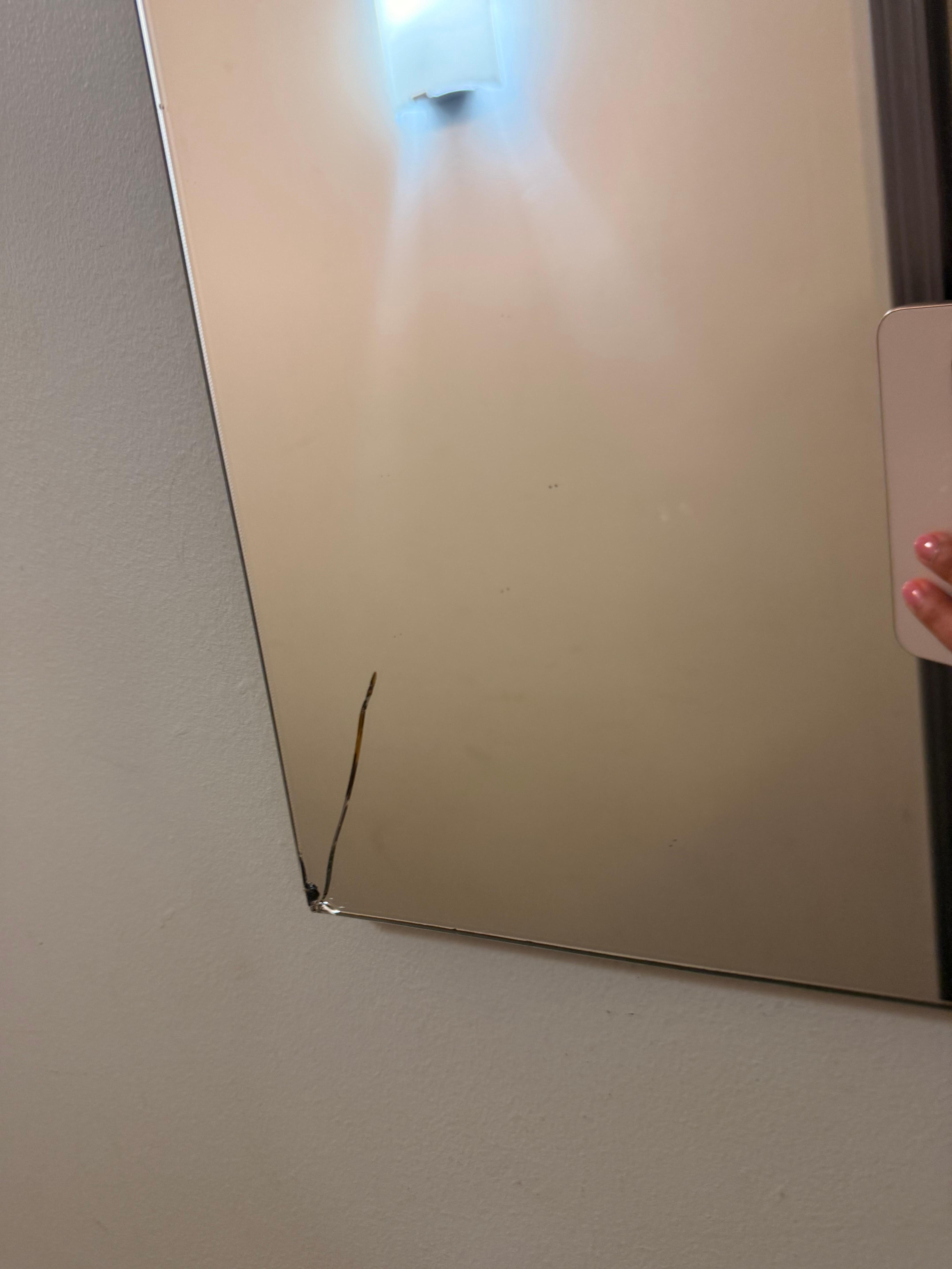 Muy descuidado las paredes 