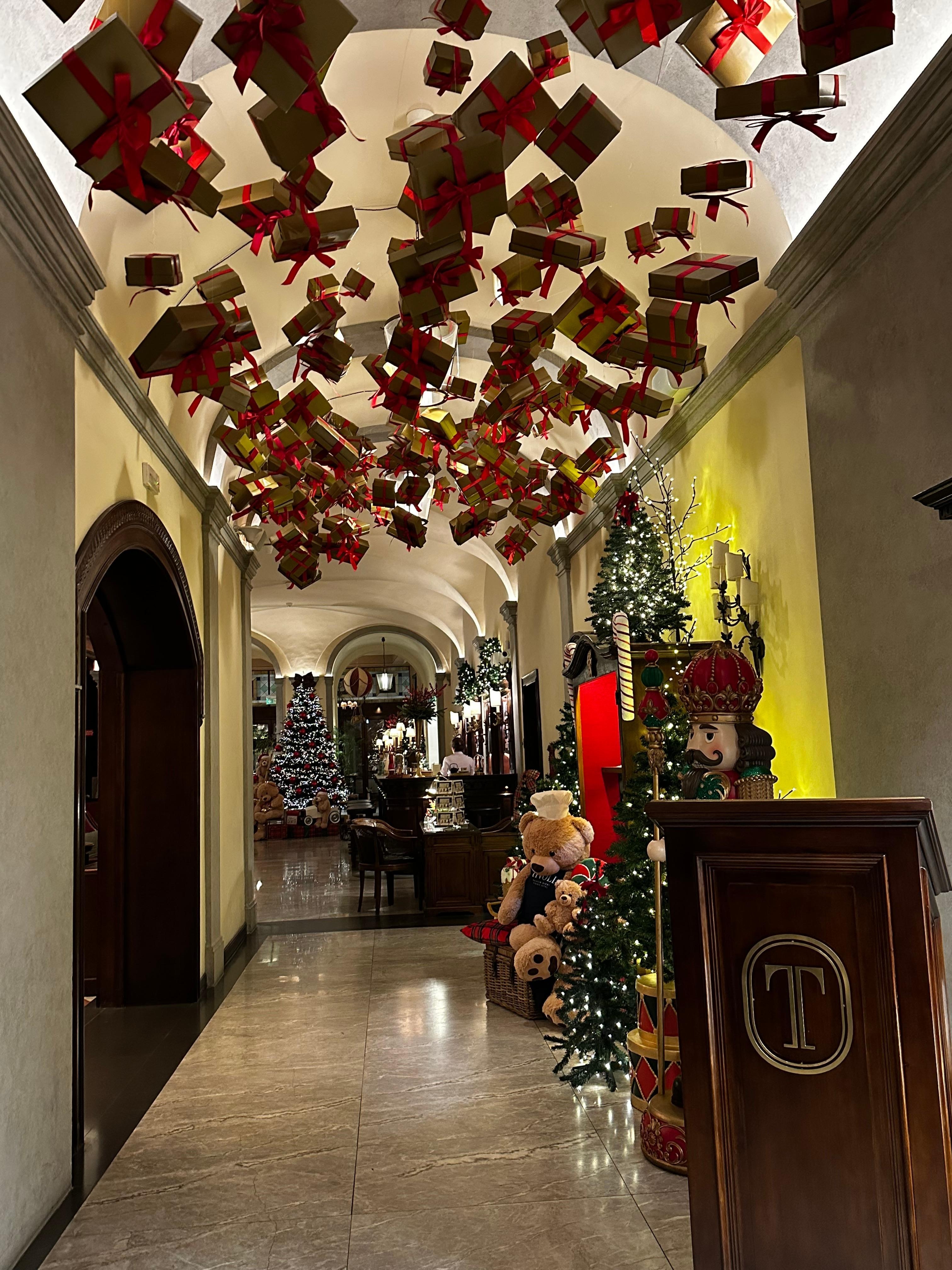 Lobby ceiling for the holidays 