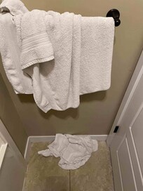 When we arrived, the dishwasher was full of dishes, the master bath had dirty towels stacked behind the door, and the coffee maker still had a full load of used coffee grounds.