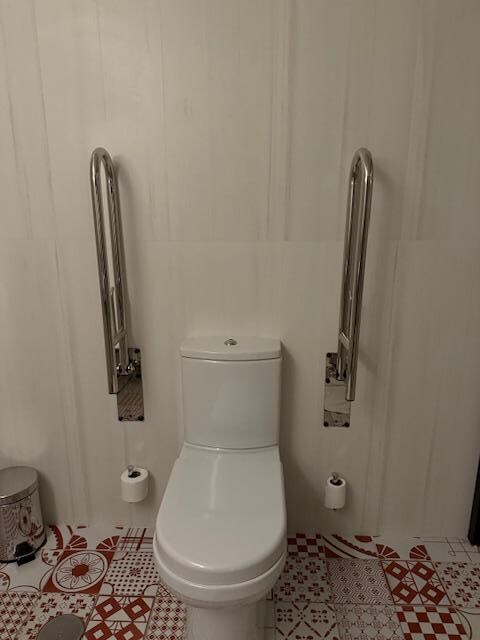 "Handicap-accessible room" - not what I booked. Felt more like a hospital than a 4 start hotel. 