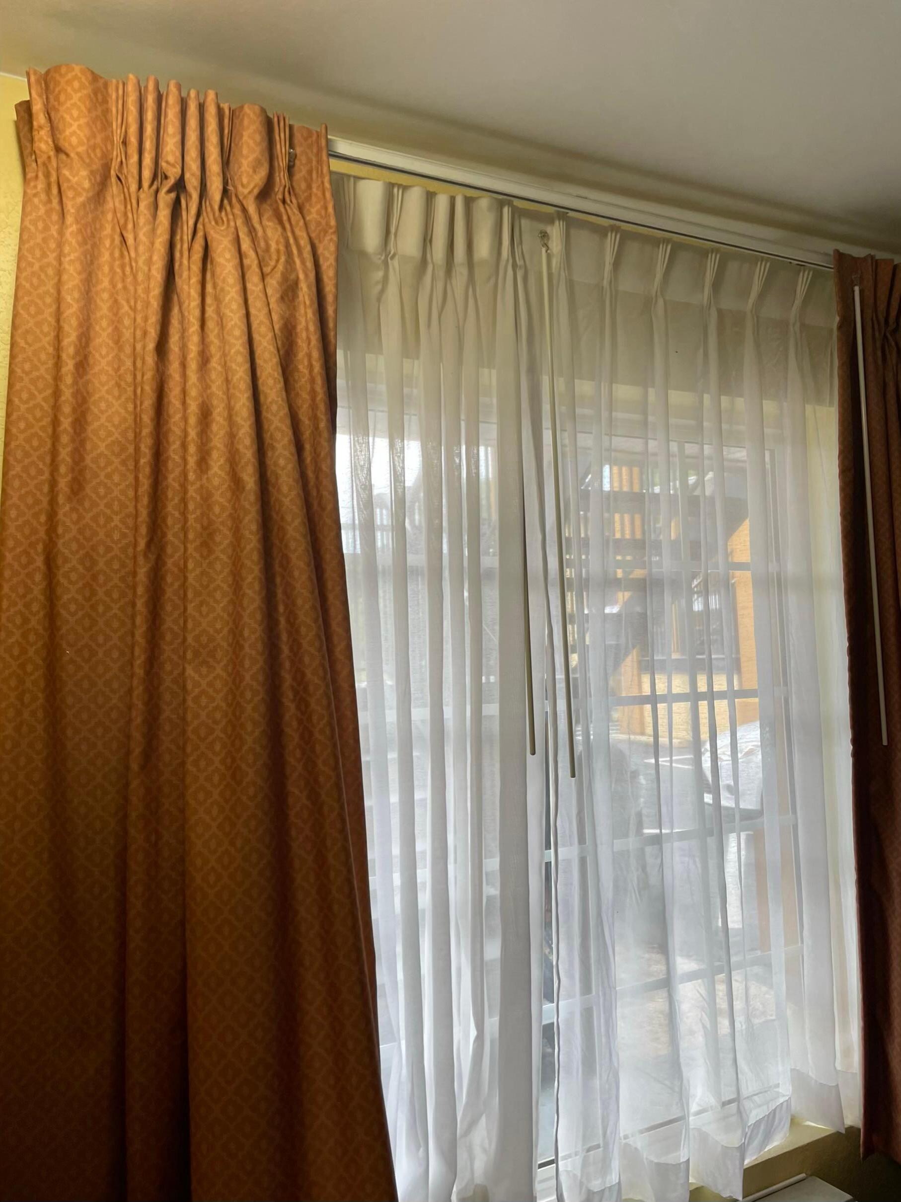 No curtain pull