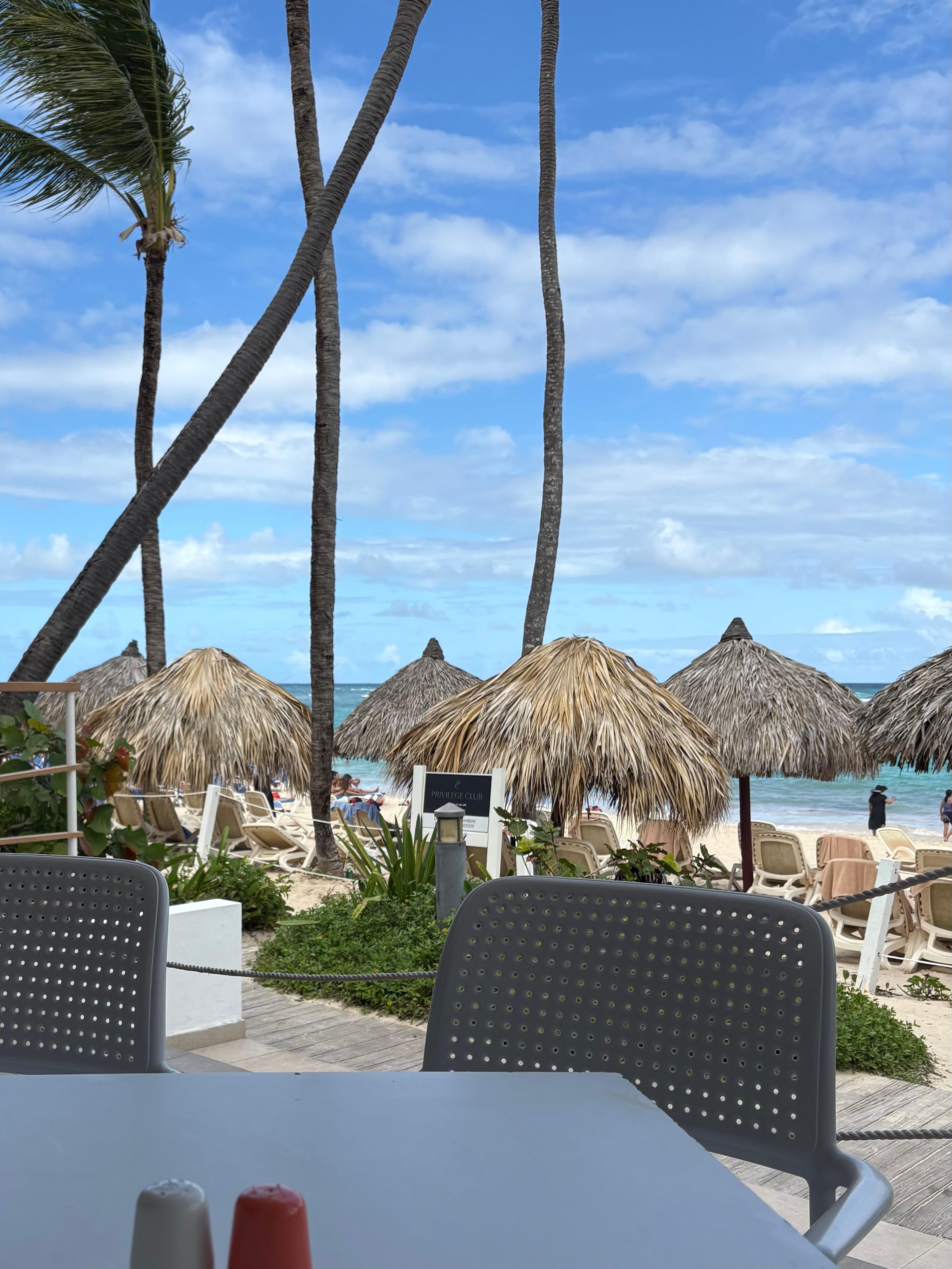 Buffet près de la plage 