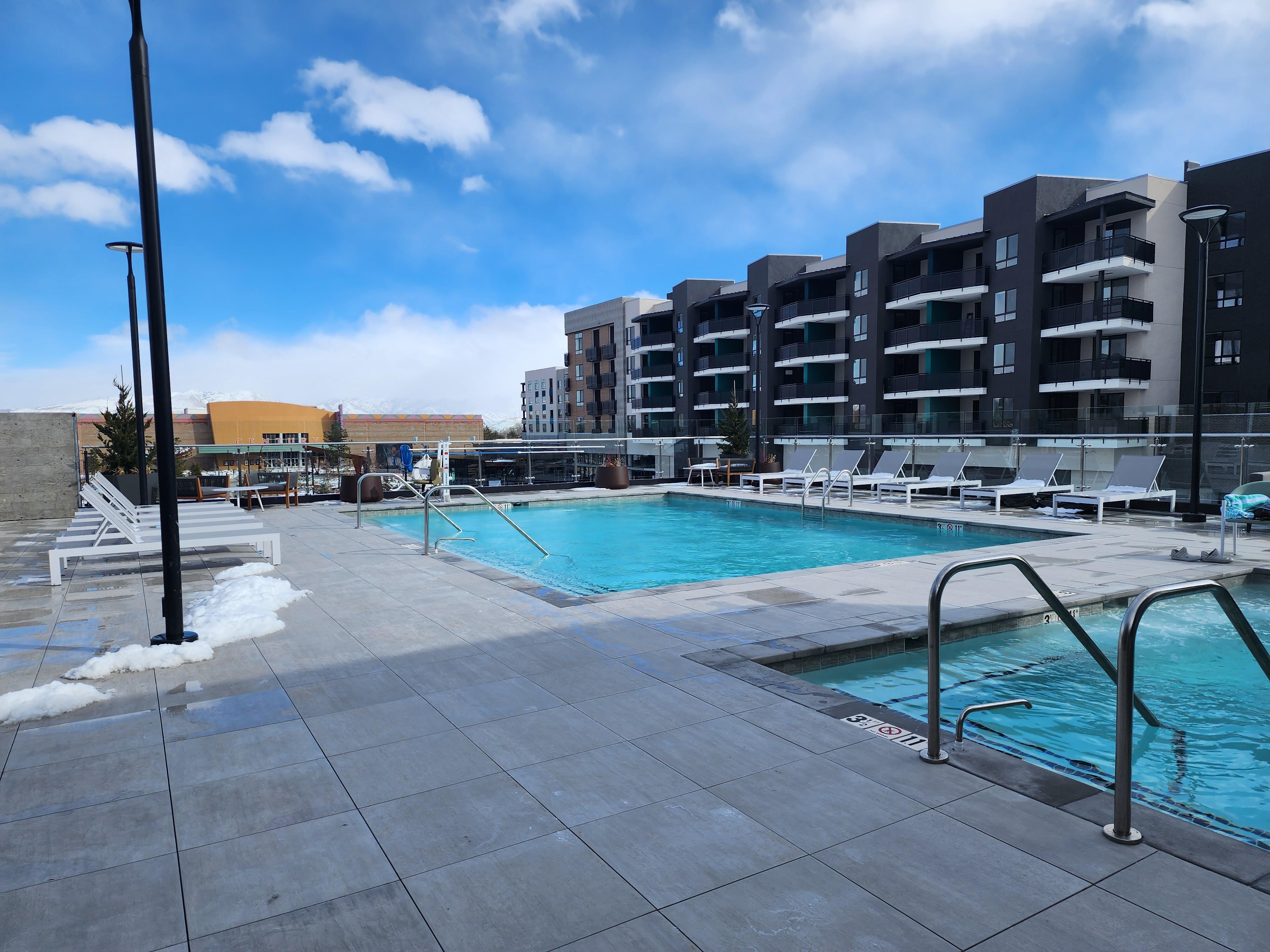 Rooftop pool & hot tub mid-winter