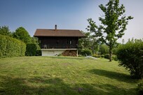 Haus vom Ende des Gartens aus