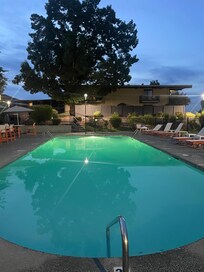 9’ deep pool