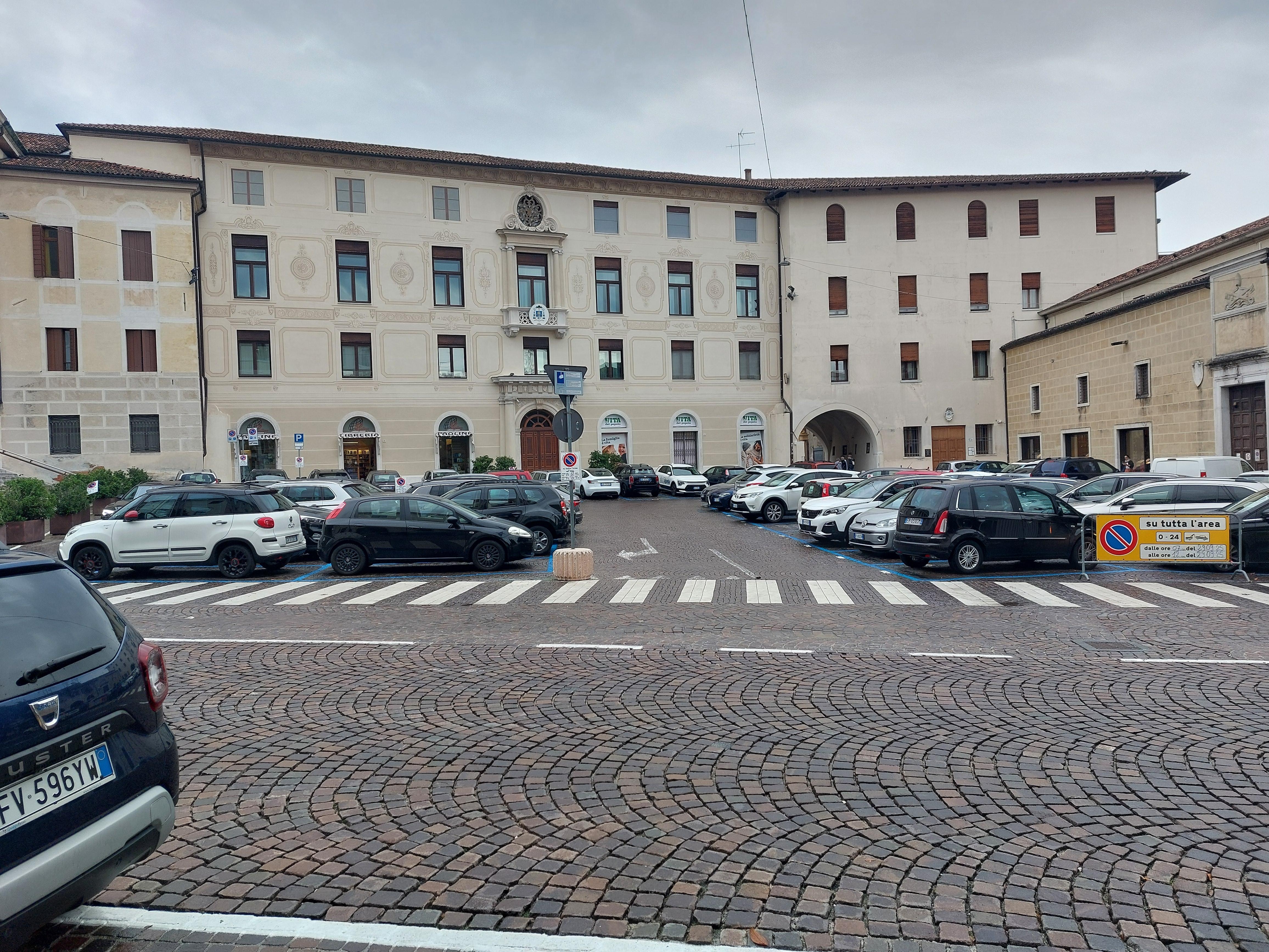 Bello visitare Treviso. 