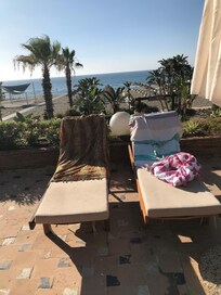 Utsikt över hav från pool