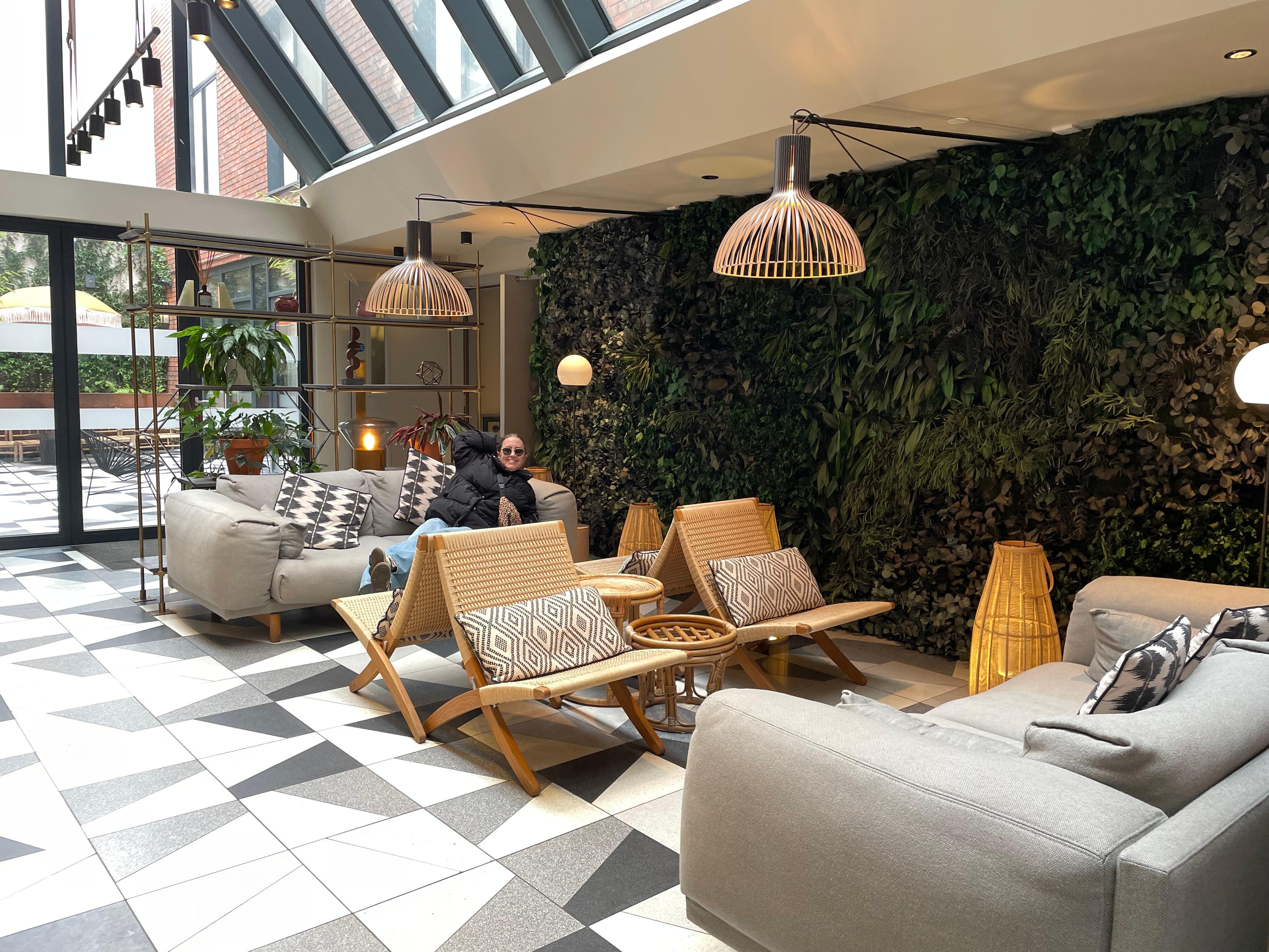 Reception area. Behind the glass doors at the bottom, the nicest smoking area I’ve seen in a long time