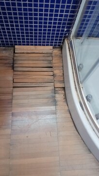 Pavimento del bagno marcio