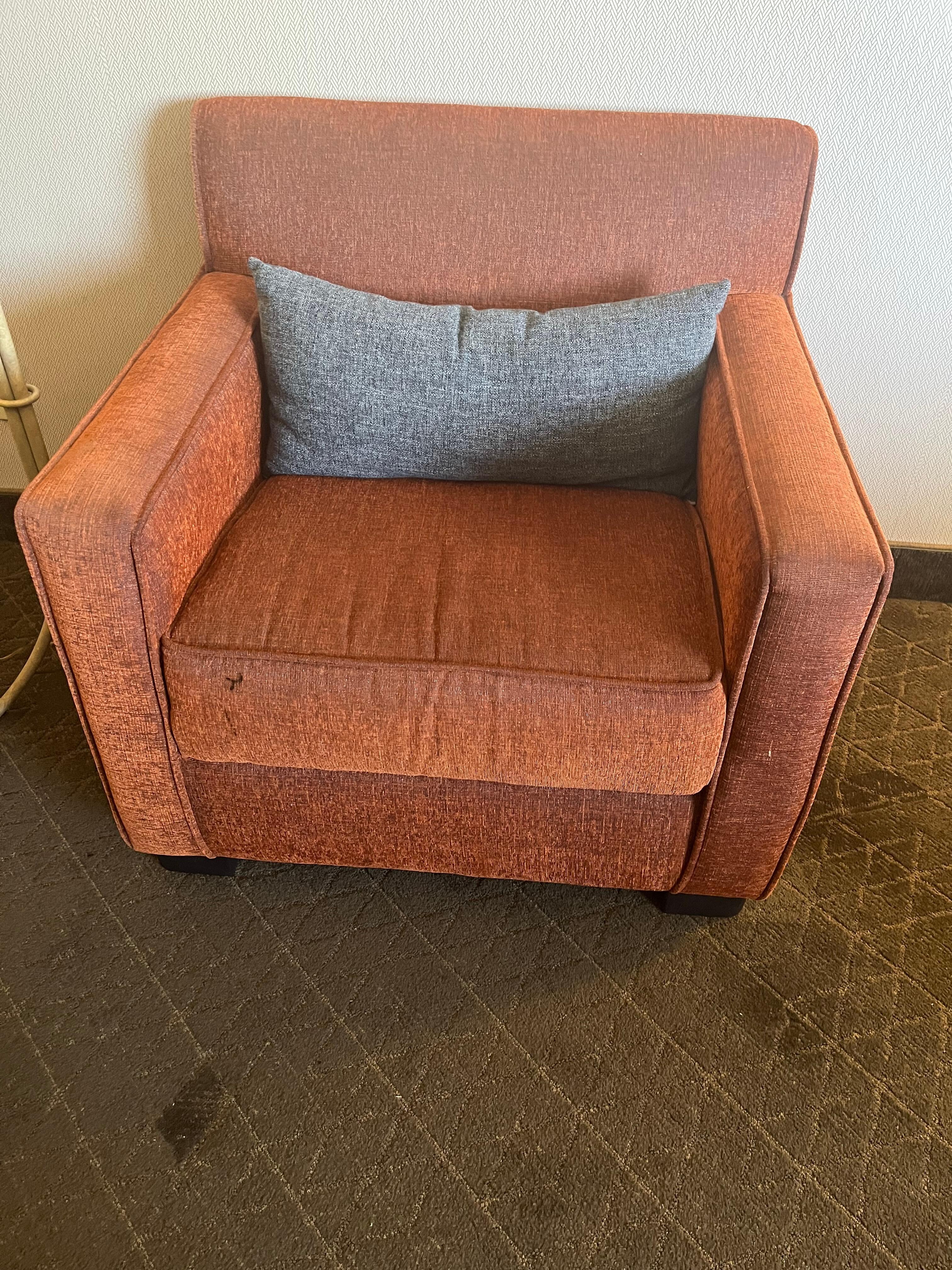 Dirty stained chair and carpet. Old towels and only two in the bathroom and no running waters for hours upon arrival to our rooms. And this is the Sheraton?