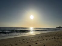 A cinco minutos caminando de la playa.