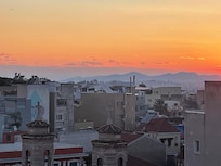 The balcony view was amazing. The apt was in the heart of the attractions associated with Athens.