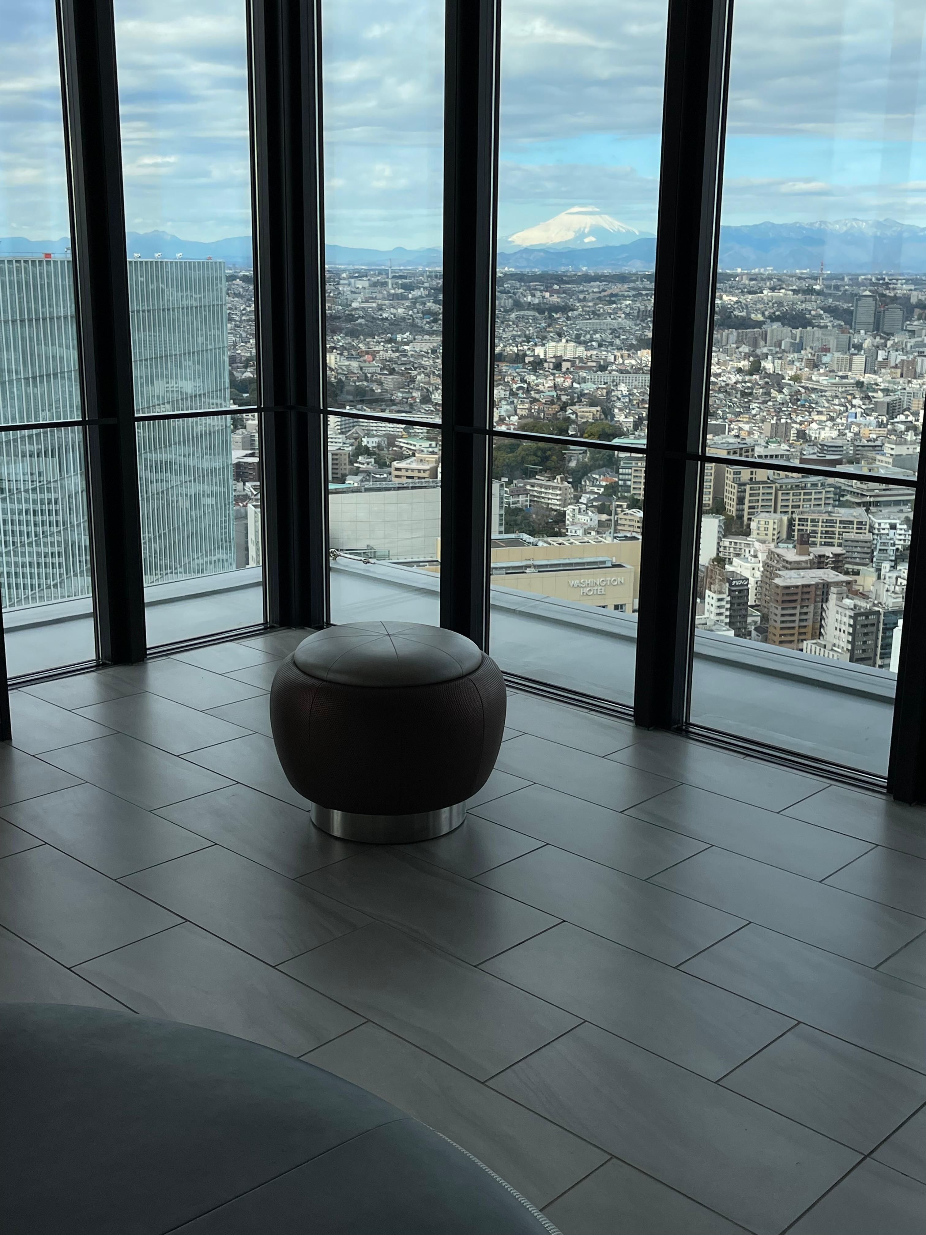 在酒店大堂可遠眺富士山