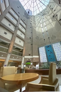 Wunderschöne Lobby und Bar / Restaurant