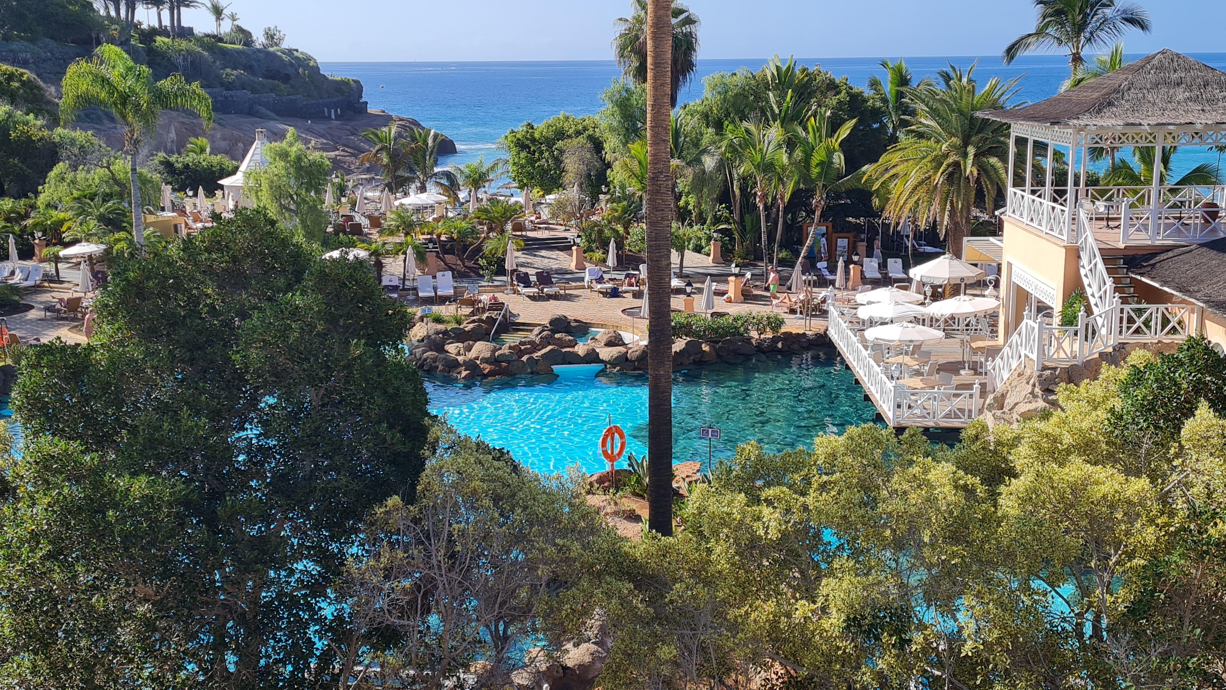 Blick von oben auf das Resort