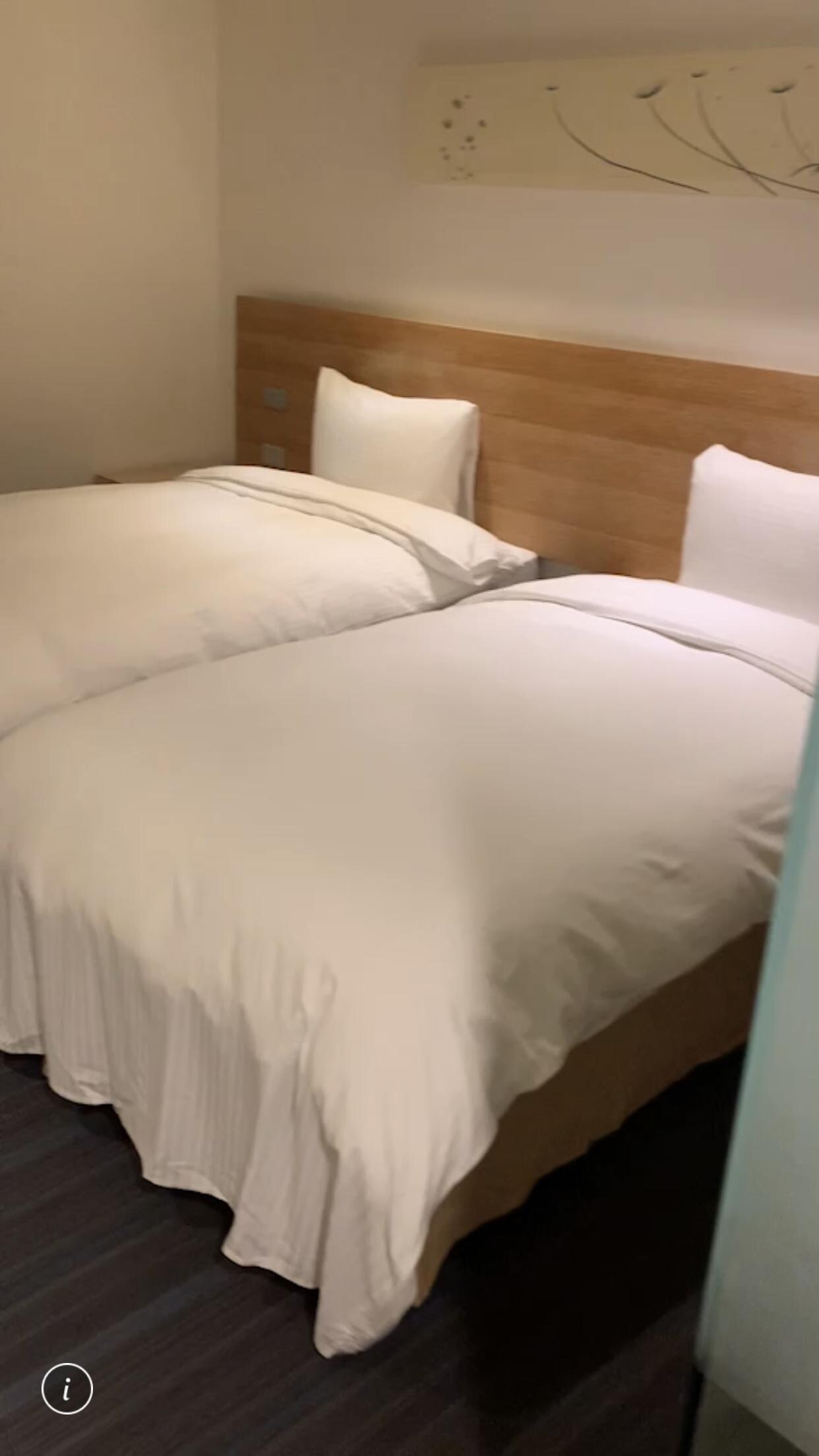 單人床床乾淨舒適整齊