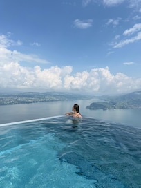 Alphine spa infinity pool must try