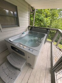 Great hot tub just outside of back door