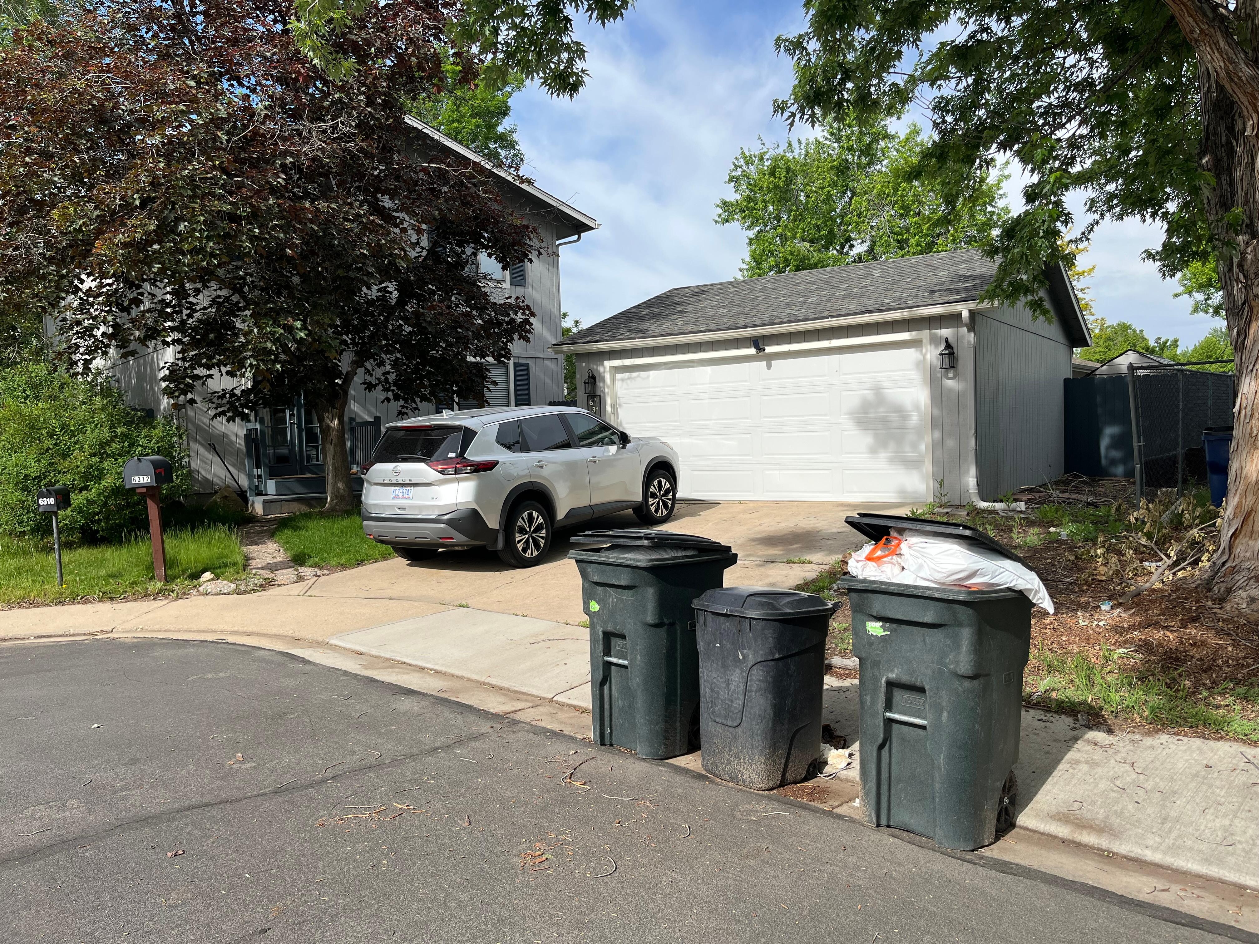 Trash from previous renters was not picked up when all other neighbors trash was picked up. 