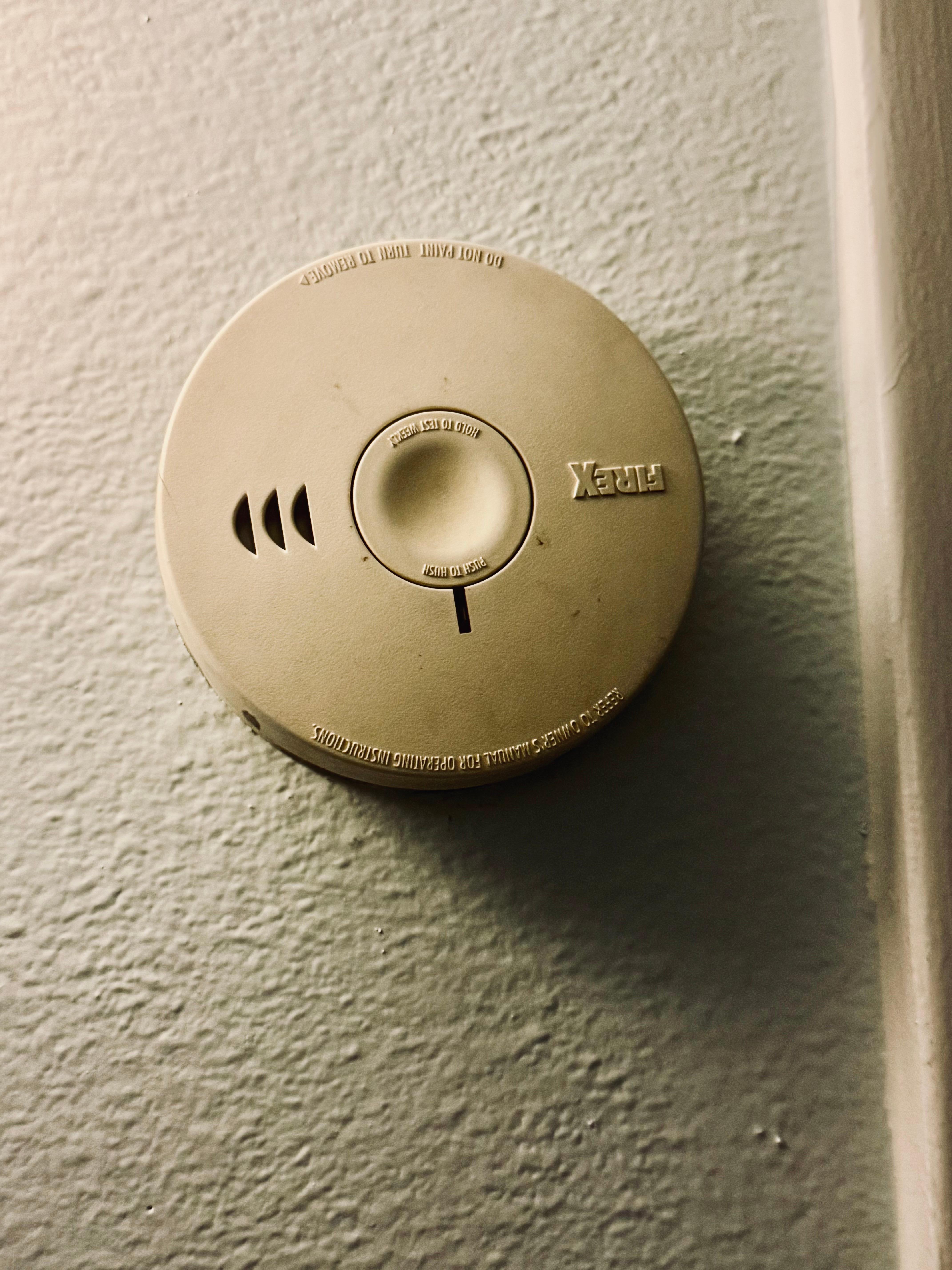 Smoke alarm that did't work.  Won't let me load the video proving it