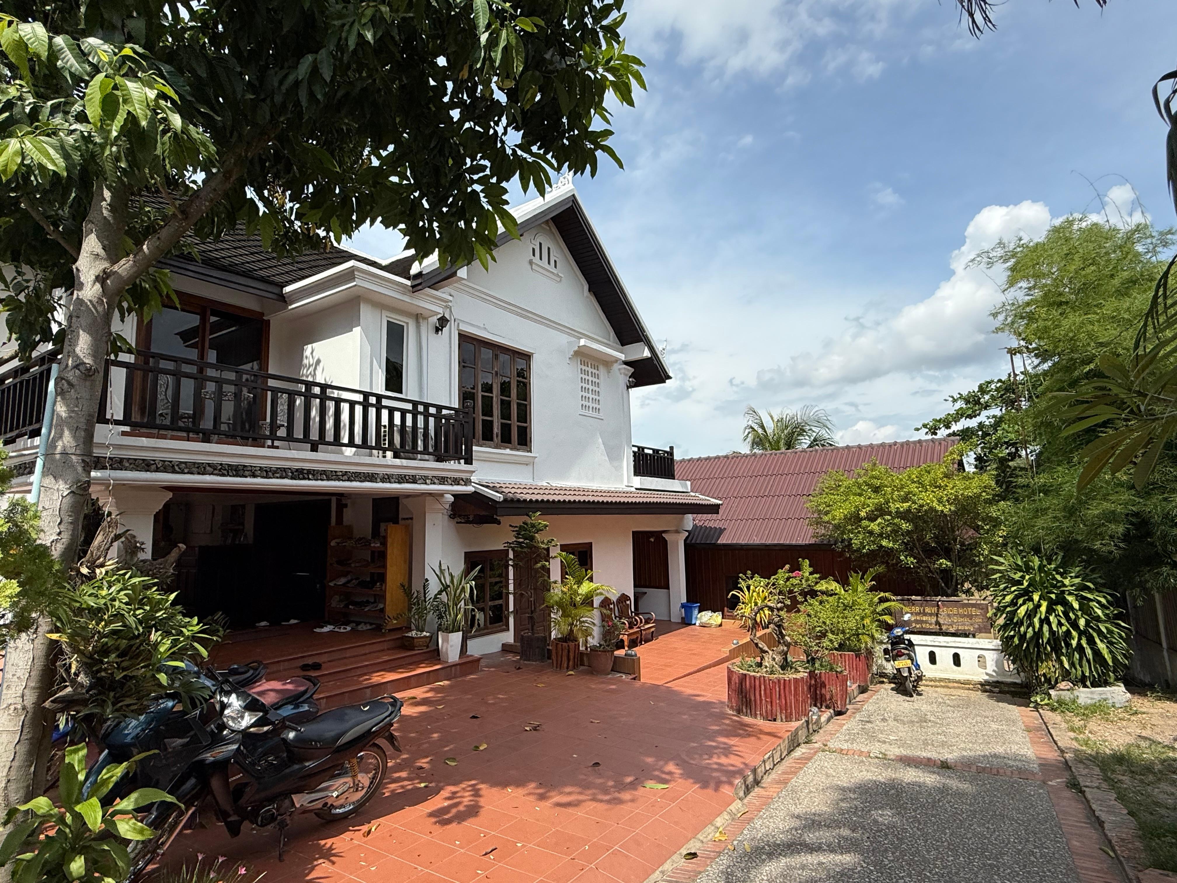 メリーリバーサイドホテル外観