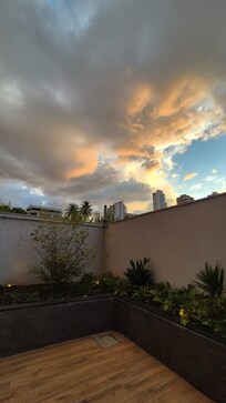 Ótimo lugar pra fazer um lanche fora do quarto.