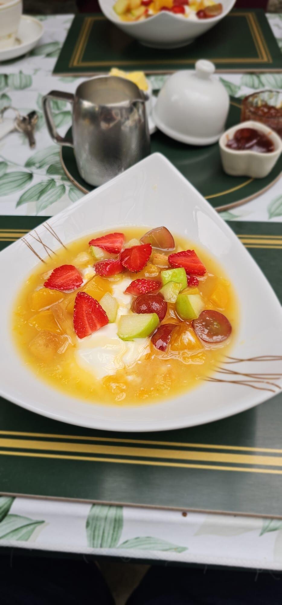 Fruit with yogurt 