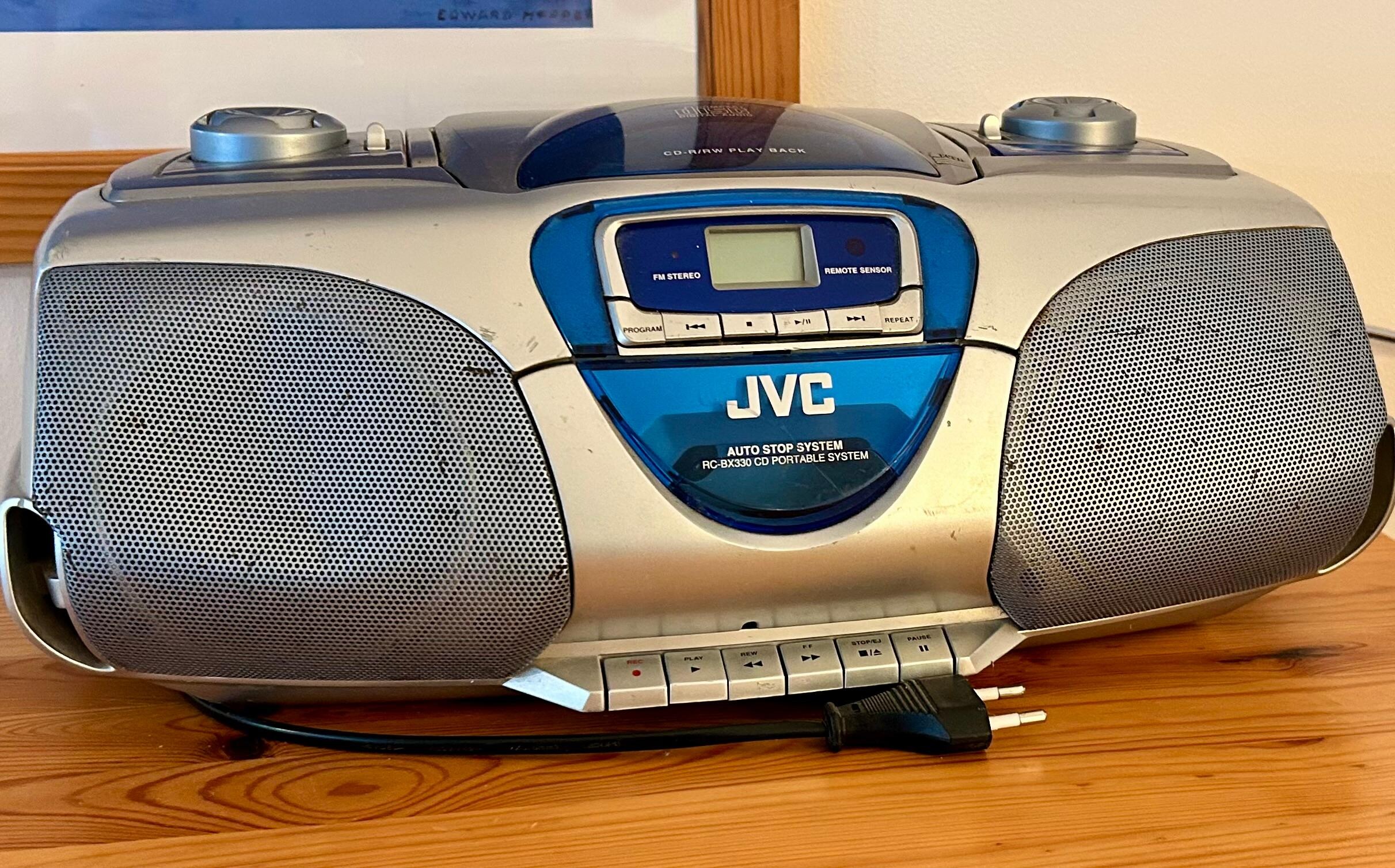 Das ist übrigens die Musikanlage!