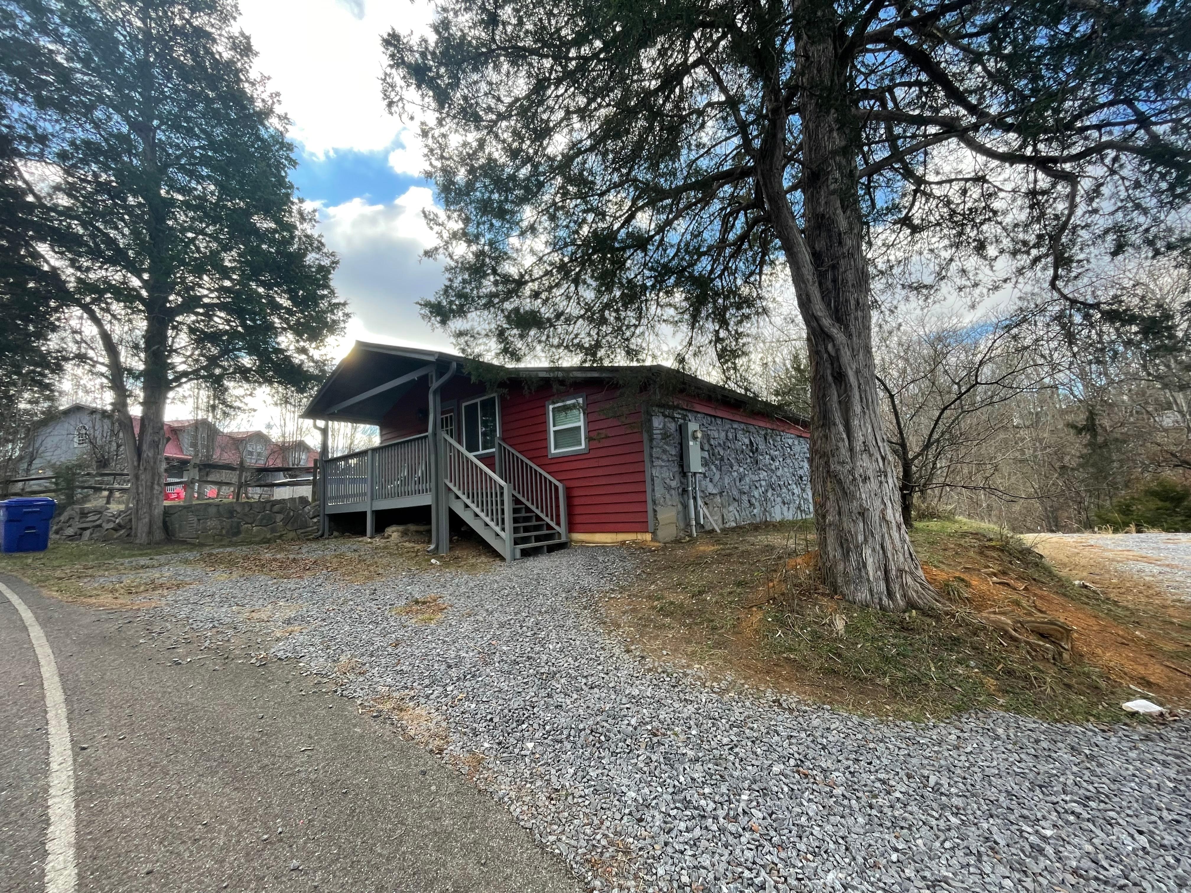 Exterior of cabin with driveway.