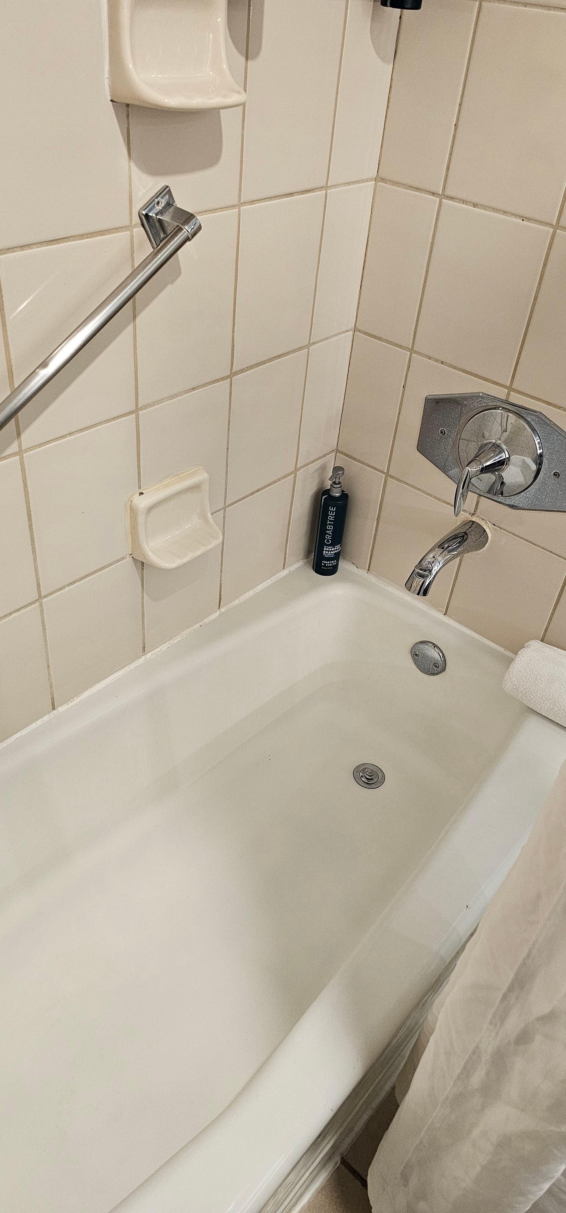 Decent sized tub, could be updated