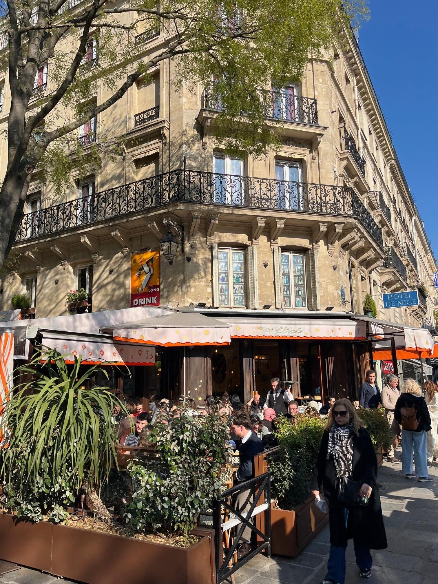 Hotellet sett utifrån