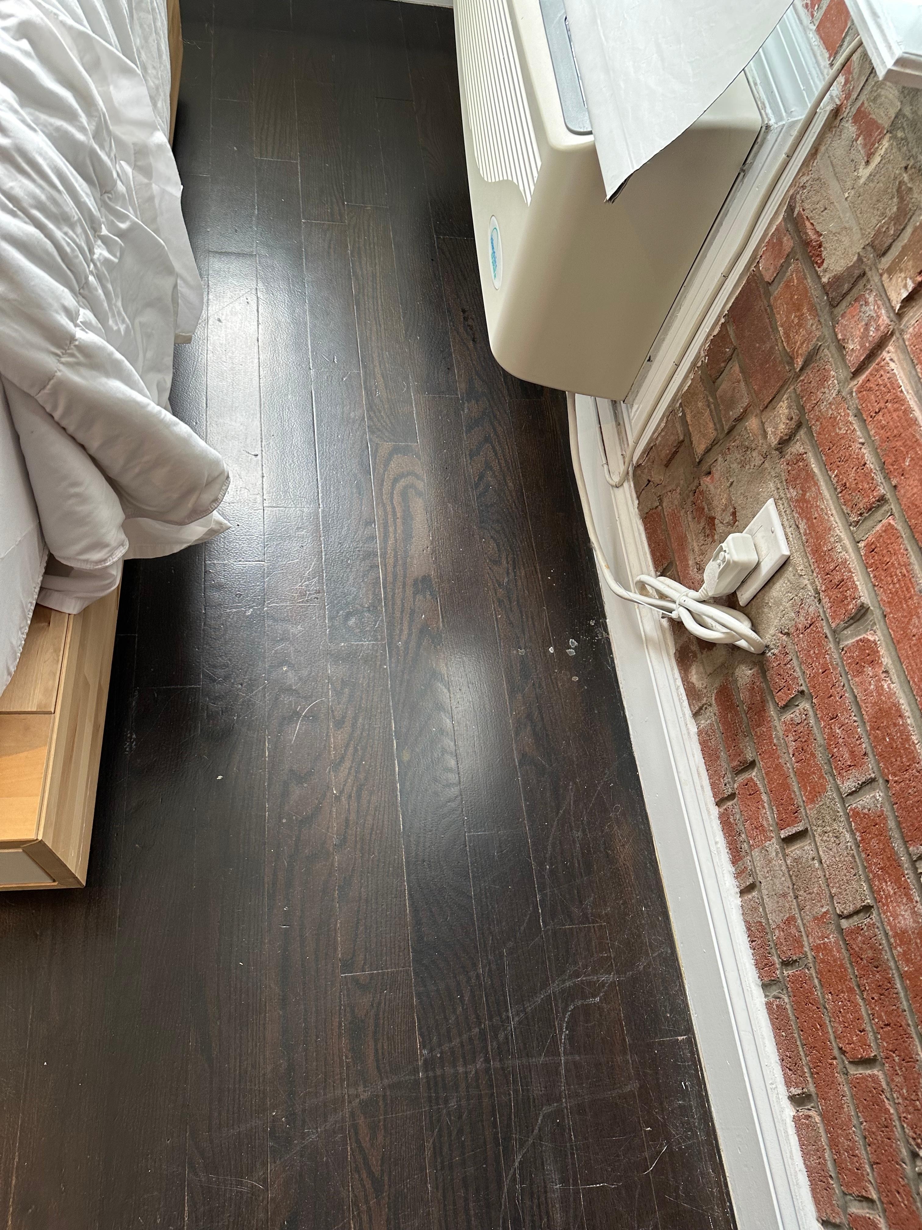 Dirty wooden floor (white stains); 