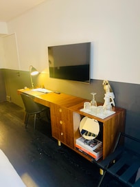 Desk & Mounted TV