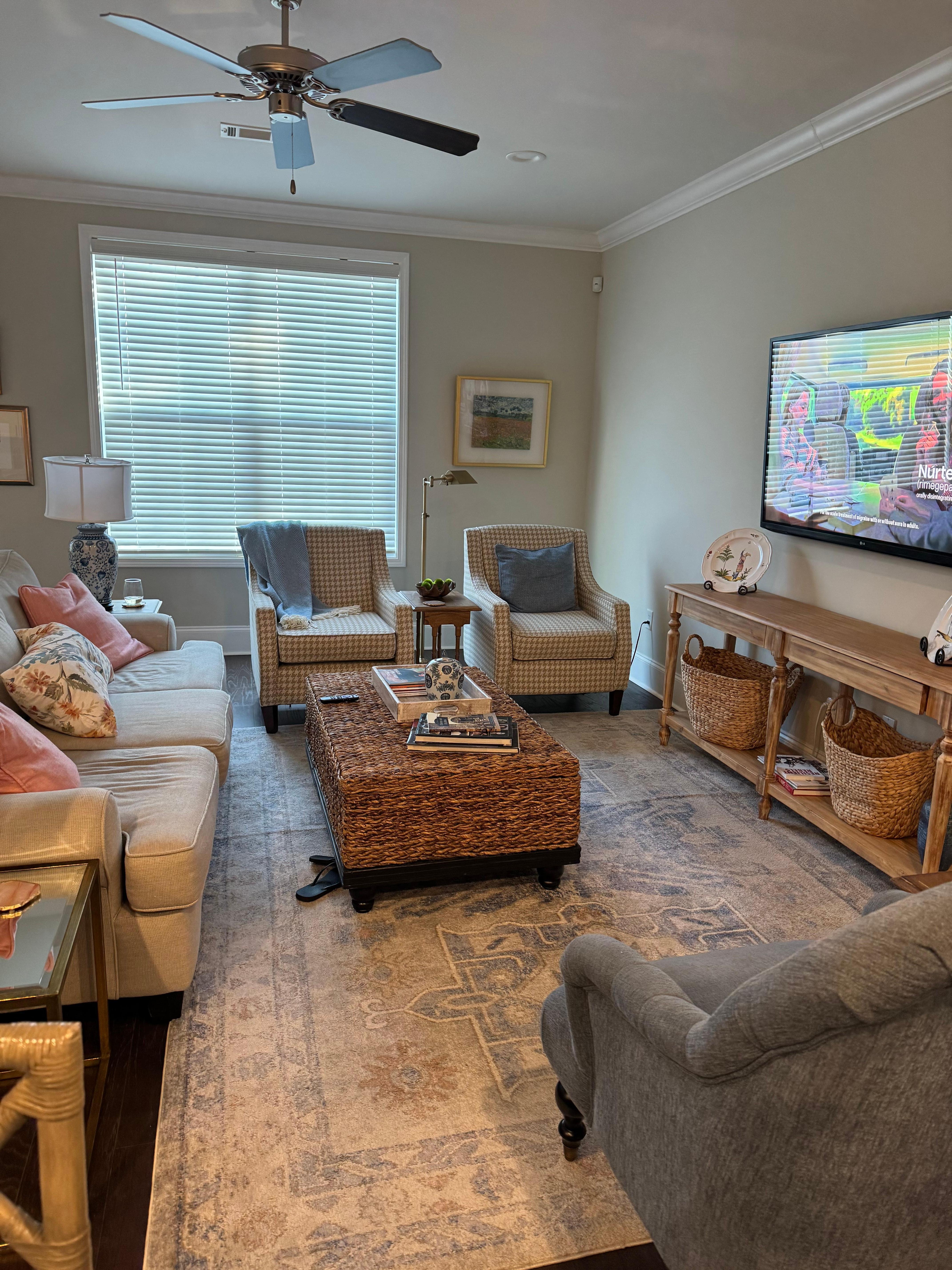 Cozy family room where we played cards that were supplied.