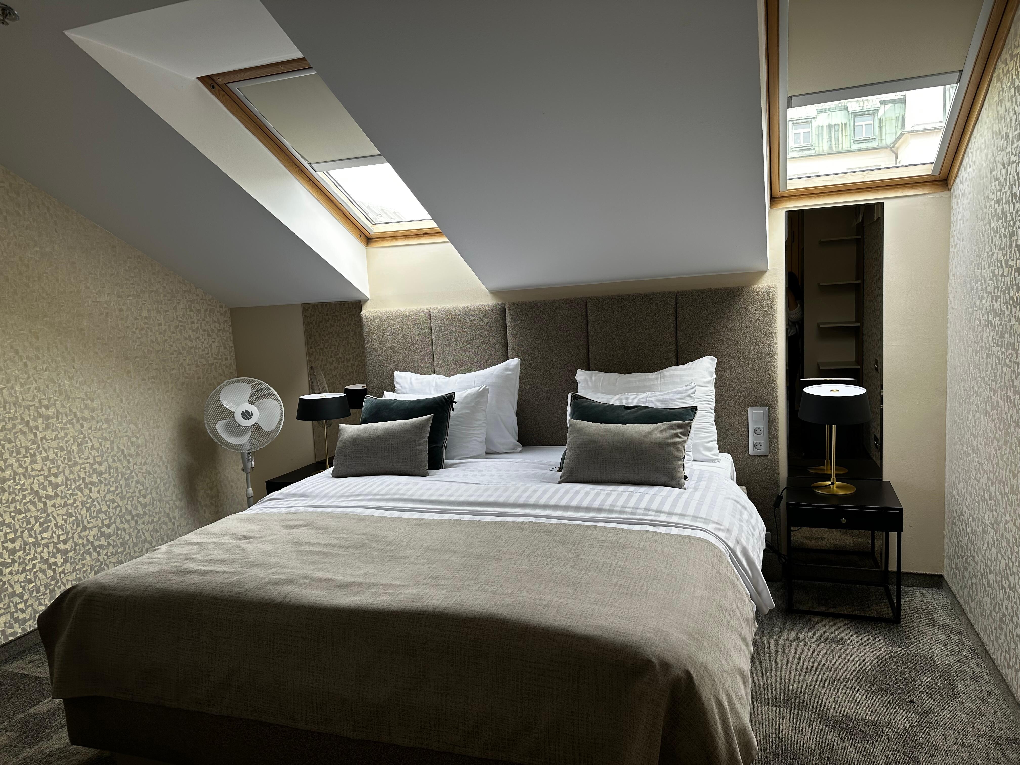 4th floor room 