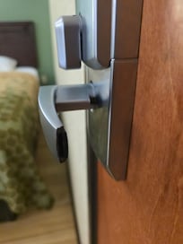 The door handle is broken and sharp, easy to hurt