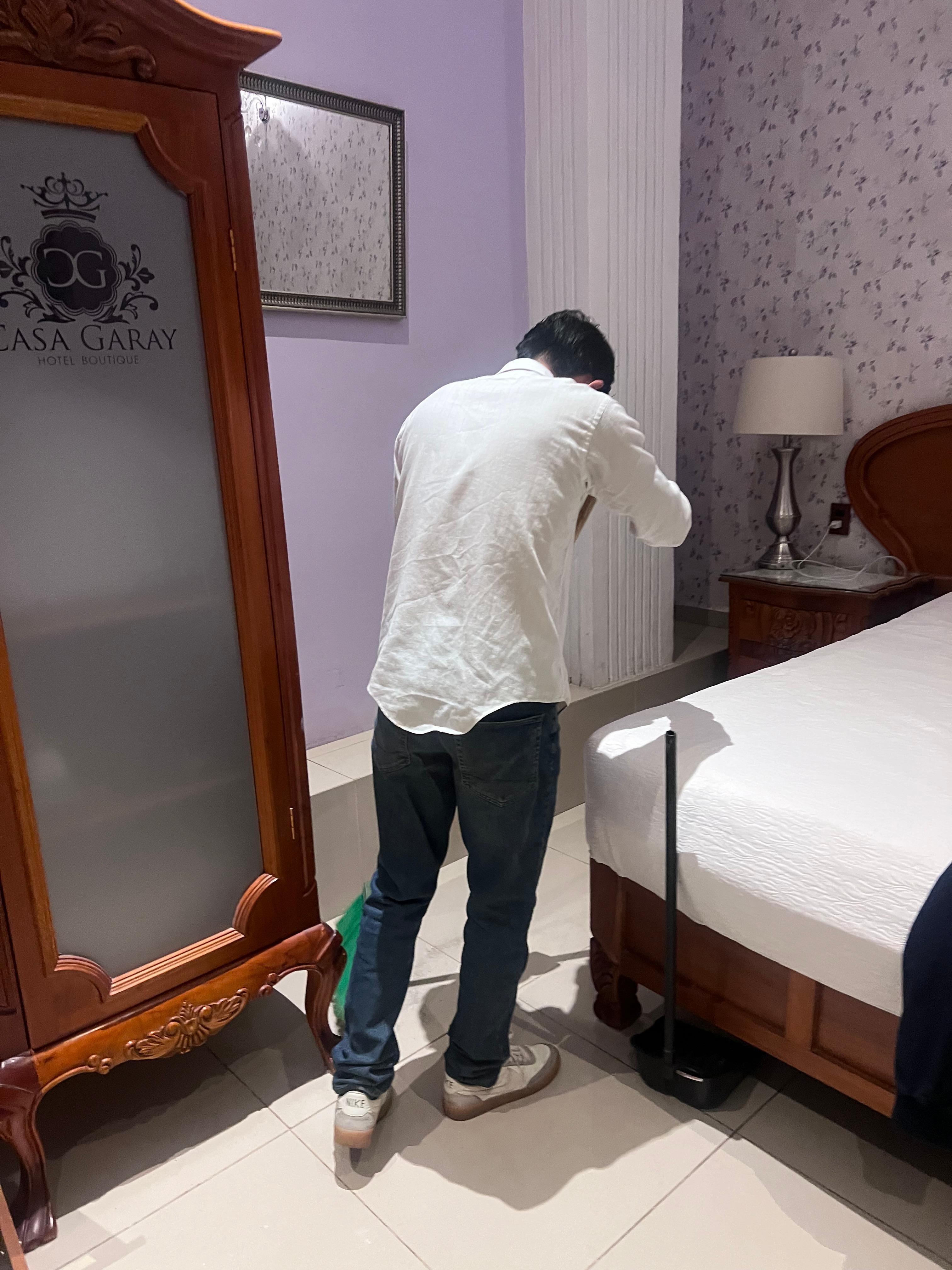 Pedi que limpiaran. Me ofrecian hasta el dia siguiente porque no habia quien lo hiciera. Pero exigí que fueran a limpiar.