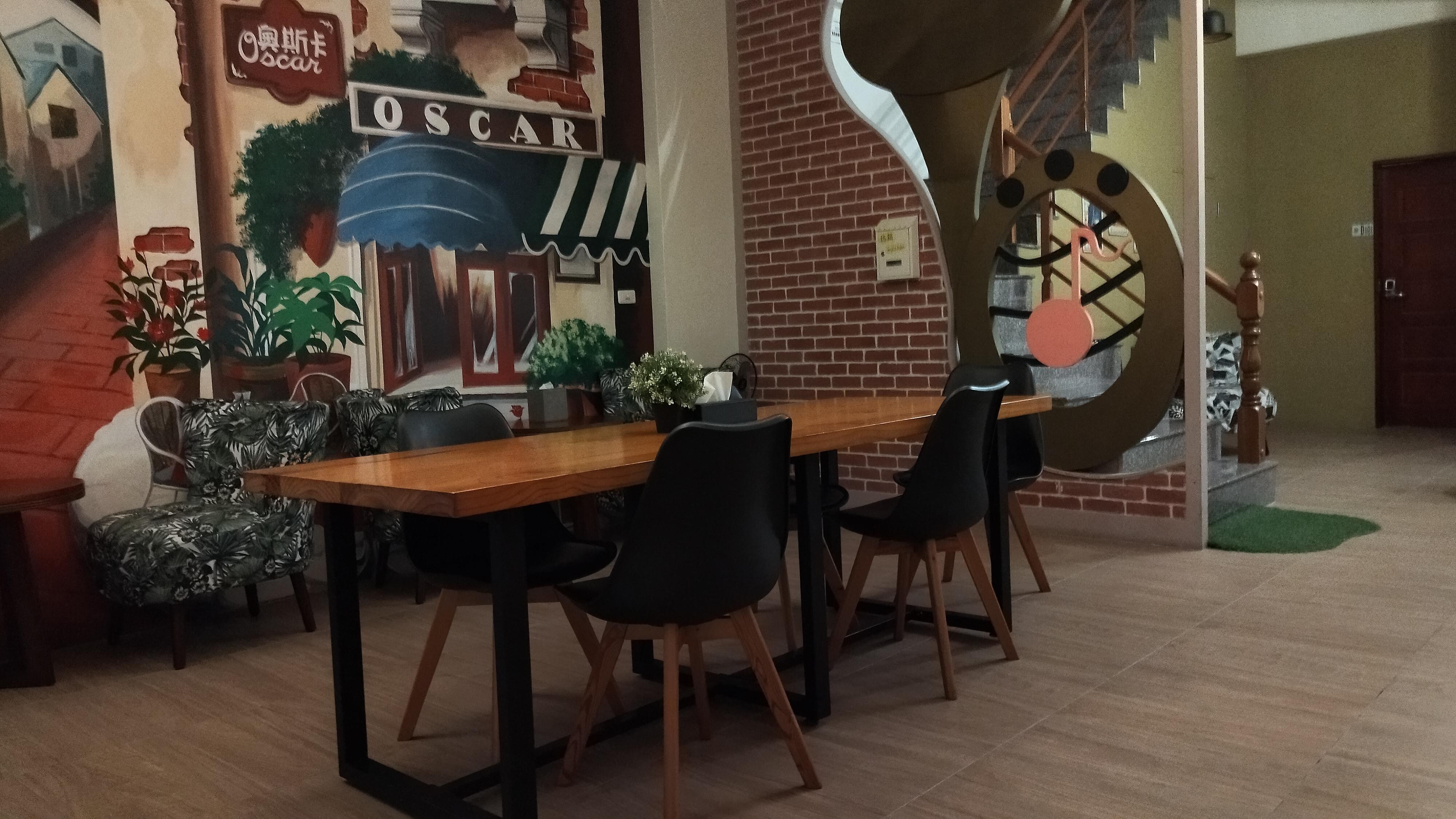 交誼廳還算美觀，但住在交誼廳旁邊，絕對是惡夢